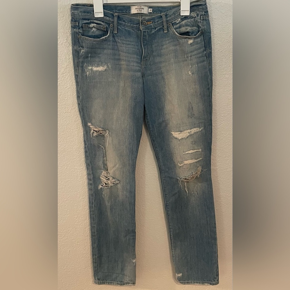 Abercrombie and Fitch Straight Distressed Jean Size 10